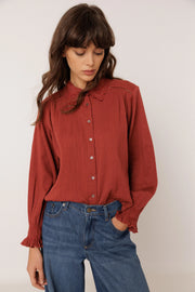 Indi & Cold romantic double gauze collared blouse - brick