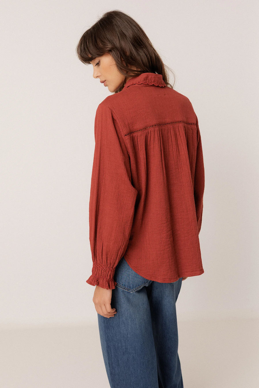 Indi & Cold romantic double gauze collared blouse - brick