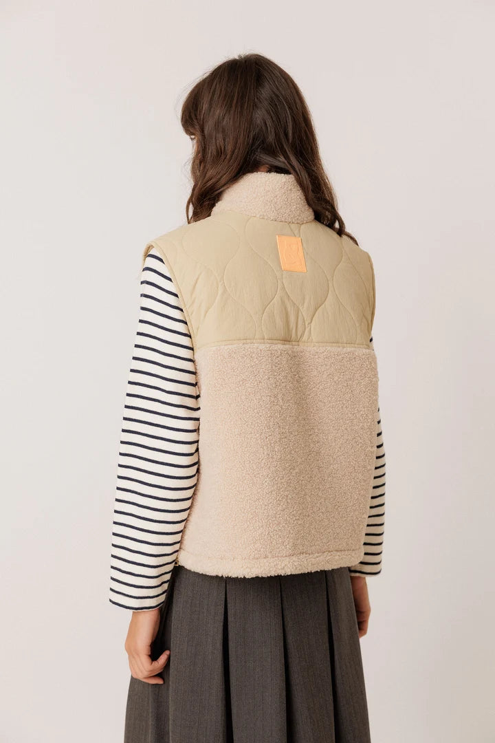 Indi & Cold teddy fleece gillet - off white