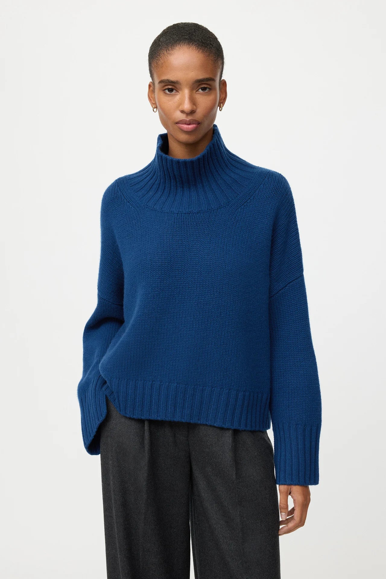 Soft Goat Girlfriend cashmere turtleneck jumper - ink blue