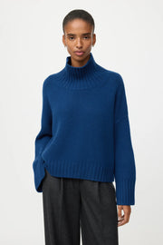 Soft Goat Girlfriend cashmere turtleneck jumper - ink blue