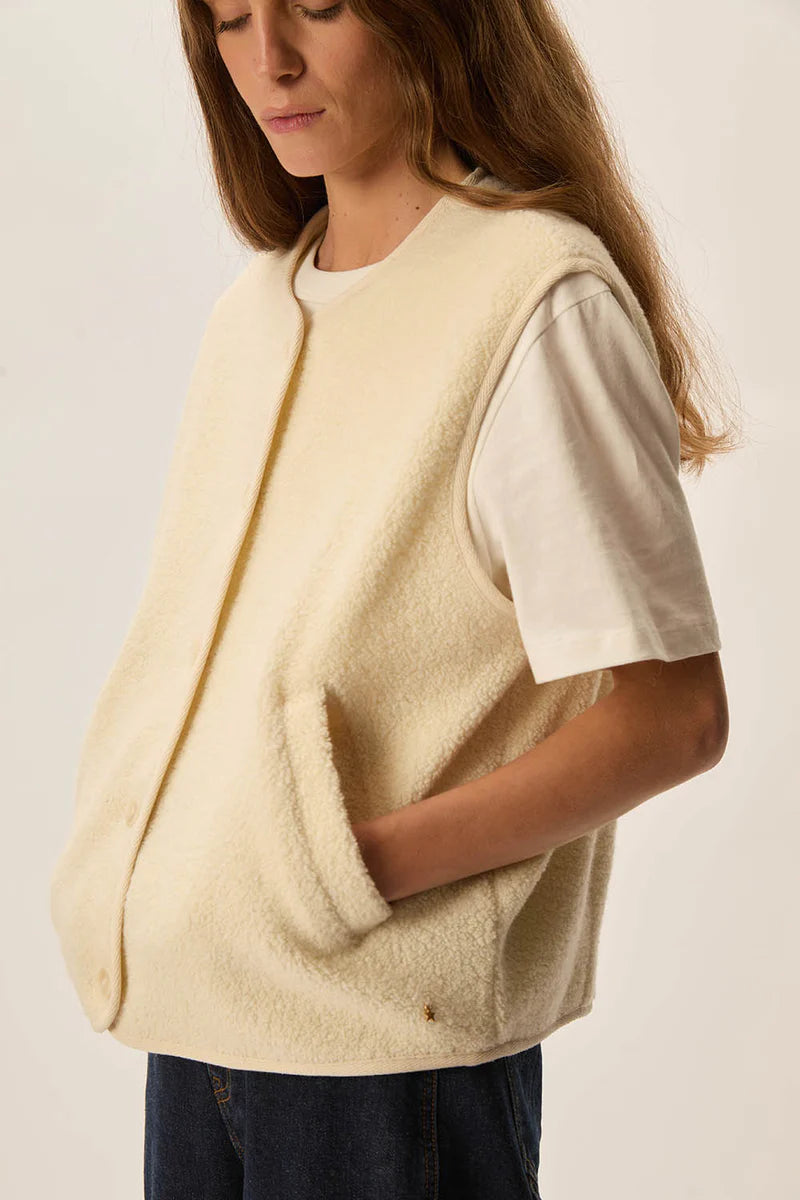 Des Petits Haut Zlata teddy gillet - cream