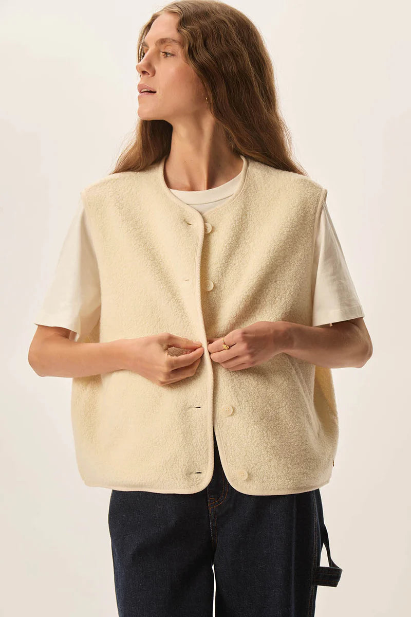 Des Petits Haut Zlata teddy gillet - cream